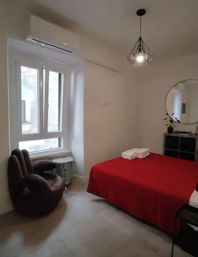 Samdom's Station Termini Apartment